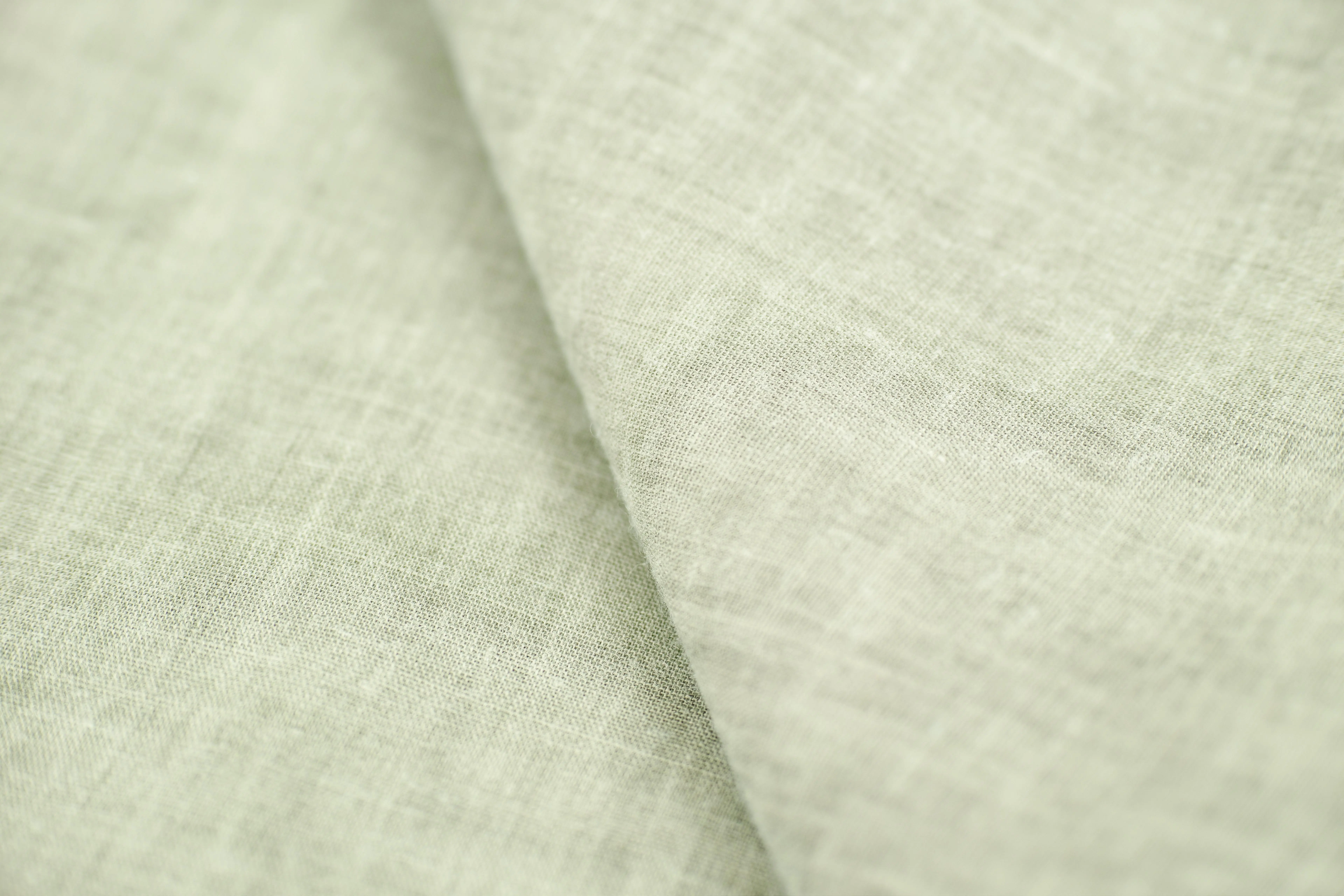 Elegant bed linen textiles